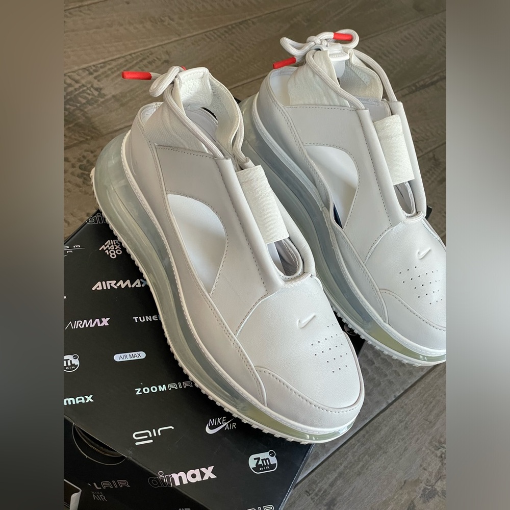 Sandal or shoe? Both w/these hot Nikes 👽